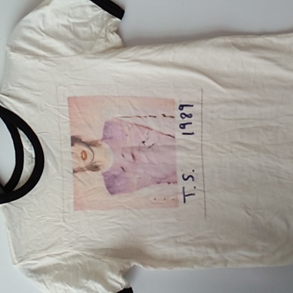Taylor Swift 1989 concert tee authentic size XS - Picture 2 of 11